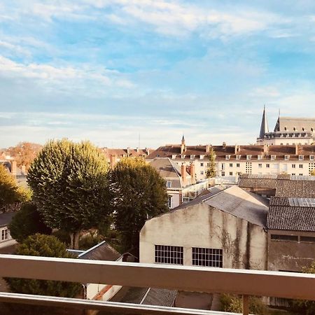 Appartement Avec Parking Et Balcon Vue Cathedrale Chartres Exterior foto