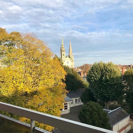 Appartement Avec Parking Et Balcon Vue Cathedrale Chartres Exterior foto